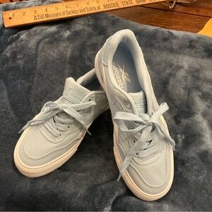 Cute NWOT Reebok size 6 Baby Blue tennis shoes